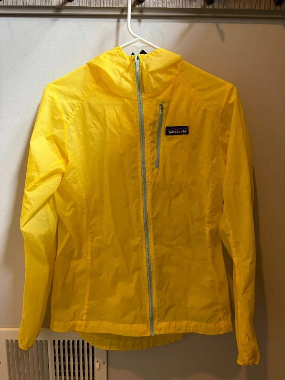 Patagonia Women's Houdini Jacket - Picture 2 of 4